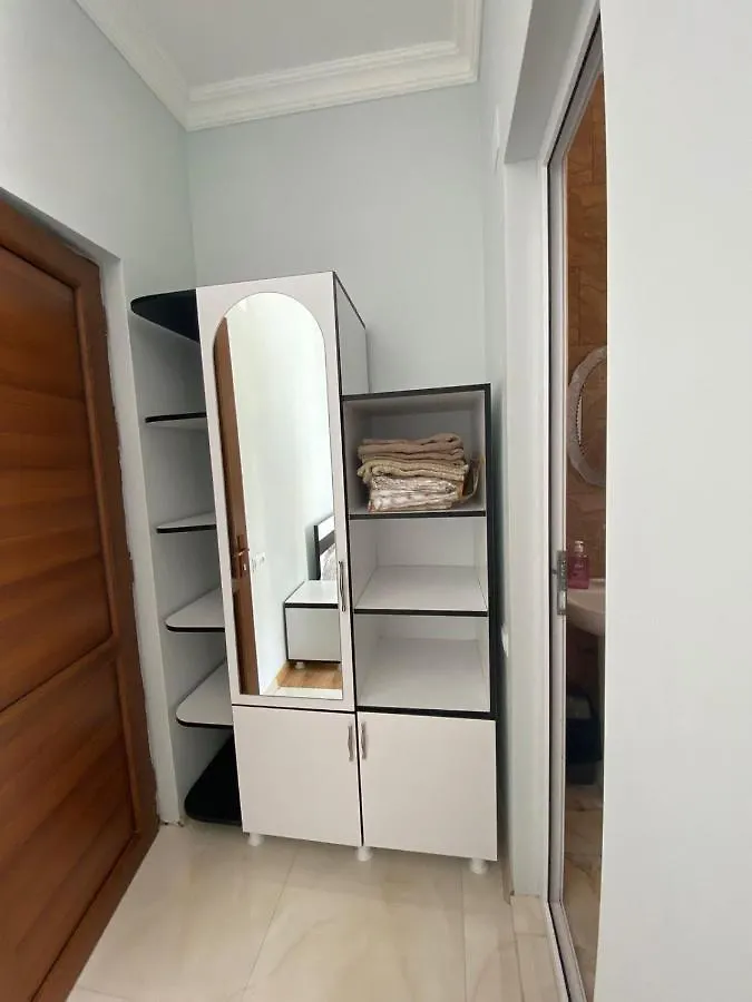 Temo'S Guest House In Квариати