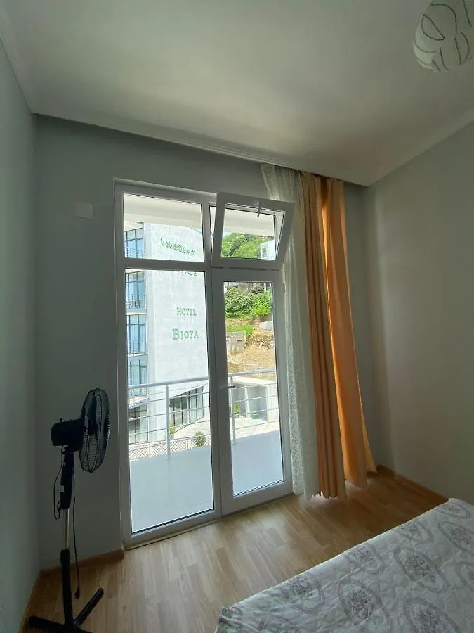 Temo'S Guest House In Квариати