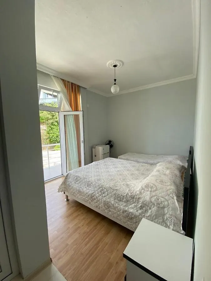 Temo'S Guest House In Квариати