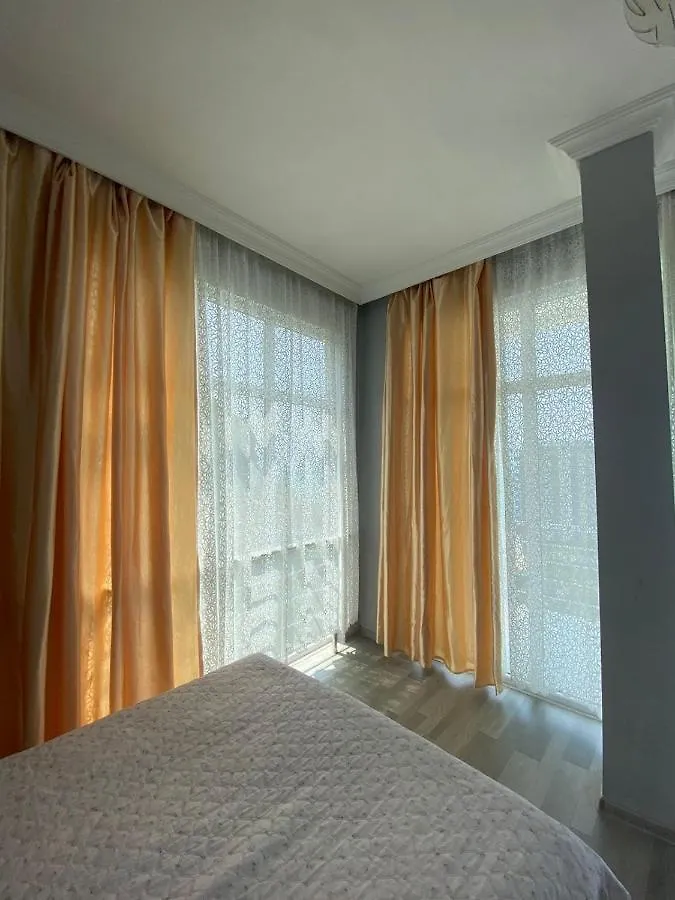 Temo'S Guest House In Квариати